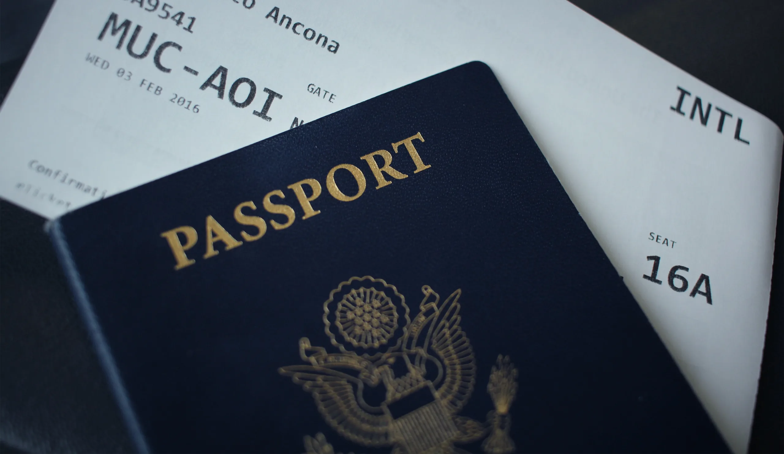 Αεροπορικό Εισιτήριο και Διαβατήριο