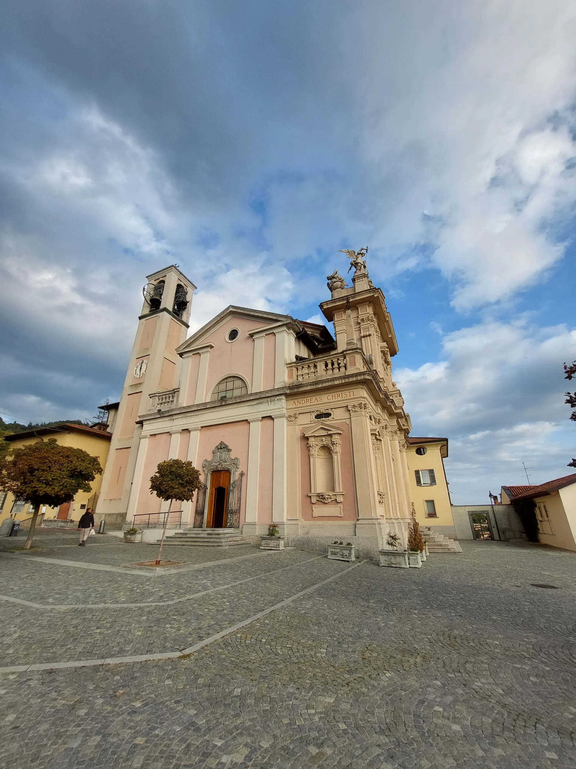 Η καθολική Εκκλησία Chiesa di Sant'Andrea Apostolo στο Brunate, Κόμο, Ιταλία.