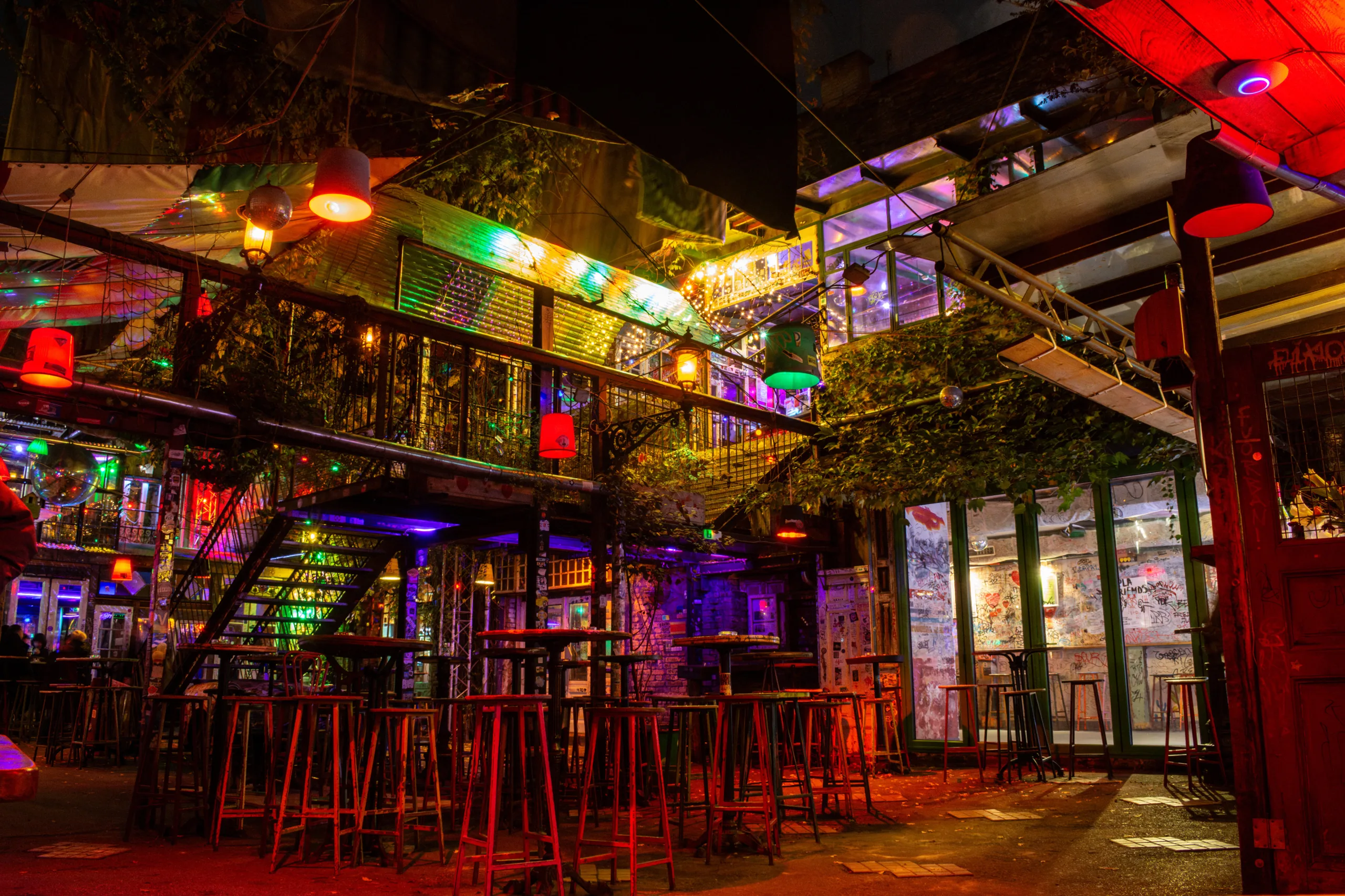 Szimpla Kerts: Το απόλυτο Ruin Bar στη Βουδαπέστη